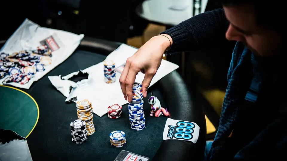 game poker tiền thật